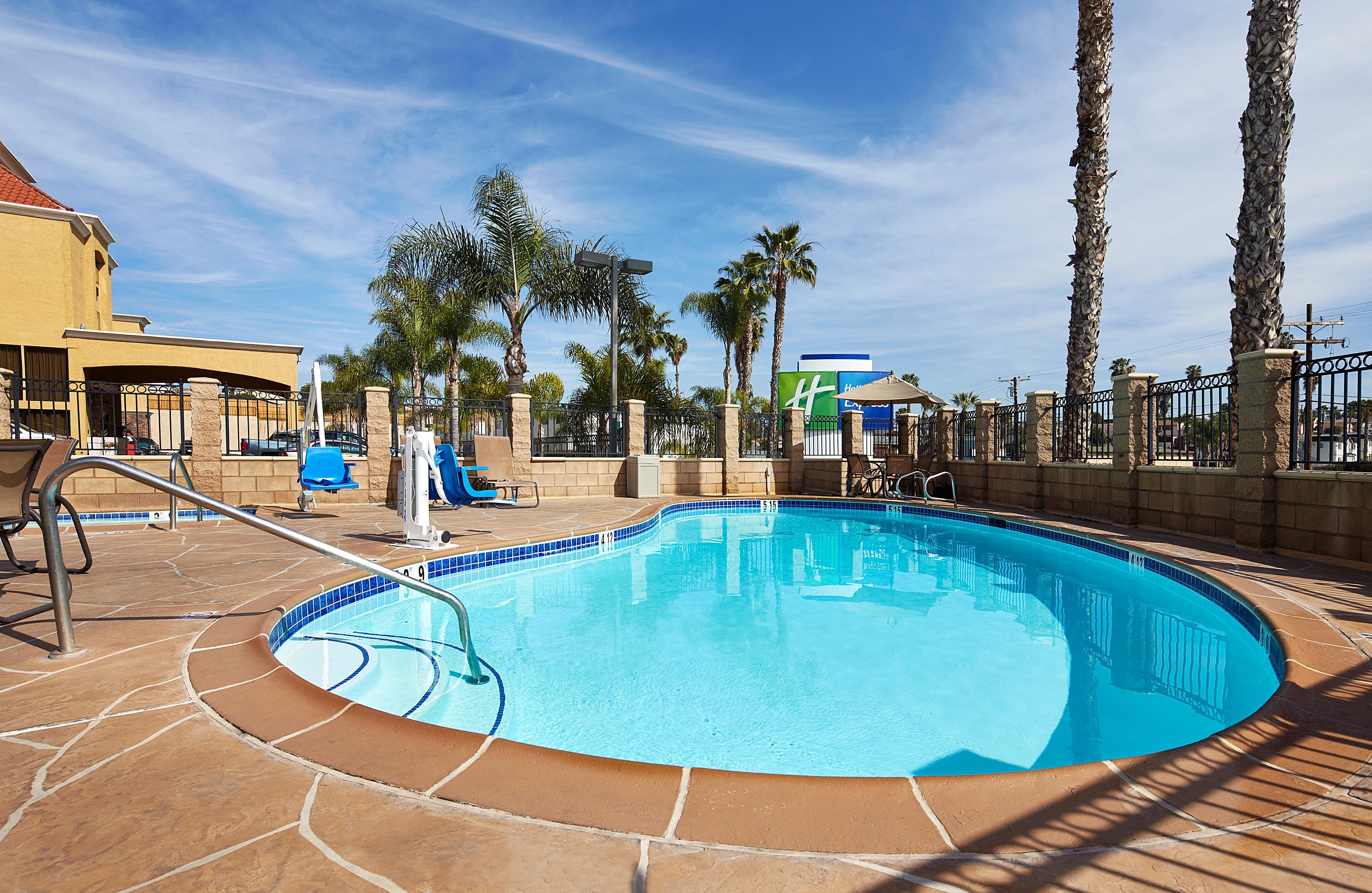 Holiday Inn Express San Diego South - National City By Ihg Экстерьер фото